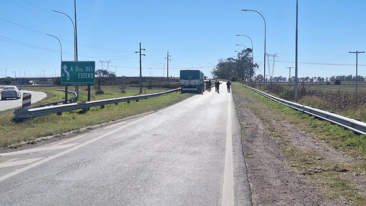 Tragedia en Coacuterdoba- un motociclista murioacute atropellado por un camioacuten en plena ruta