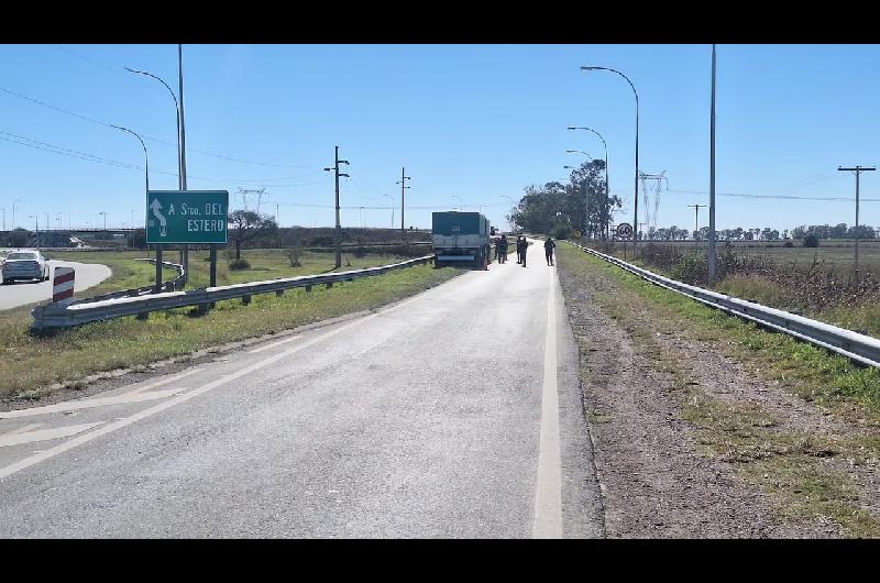 Tragedia en Coacuterdoba- un motociclista murioacute atropellado por un camioacuten en plena ruta