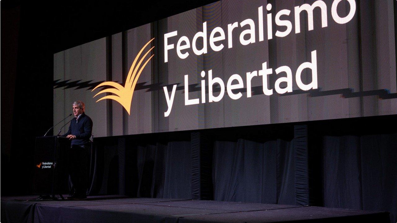 Facturen en doacutelares- el pedido de Luis Caputo a los comercios