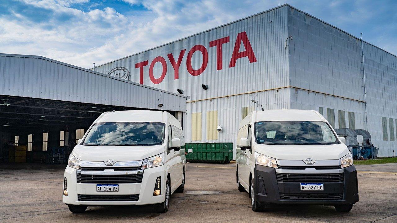 Tras la guerra con Caputo una automotriz que opera en Argentina confirmoacute que aceptaraacute pagos en doacutelares