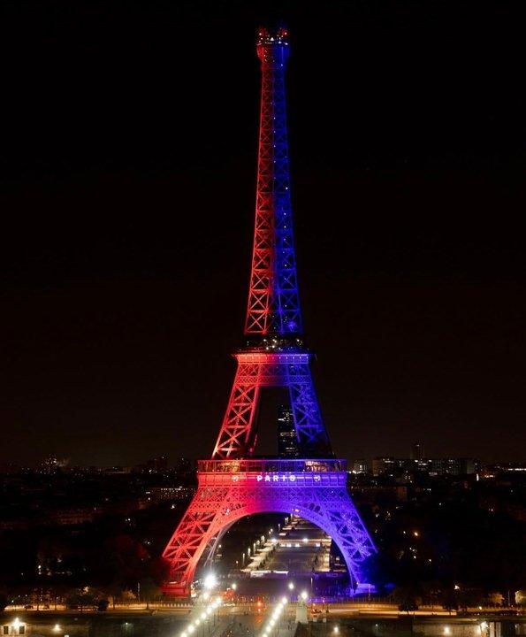 La Torre Eiffel se tintildeoacute con los colores del PSG tras el histoacuterico tiacutetulo de la Champions League- el video