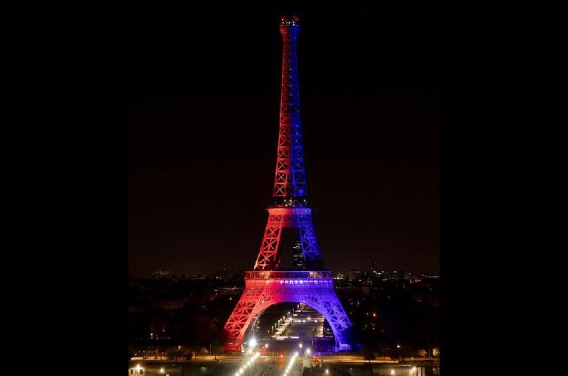 La Torre Eiffel se tintildeoacute con los colores del PSG tras el histoacuterico tiacutetulo de la Champions League- el video