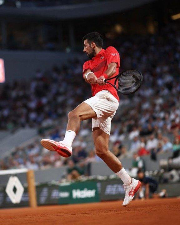 Sinner Djokovic y Zverev pisan fuerte en Roland Garros y avanzan a octavos de final