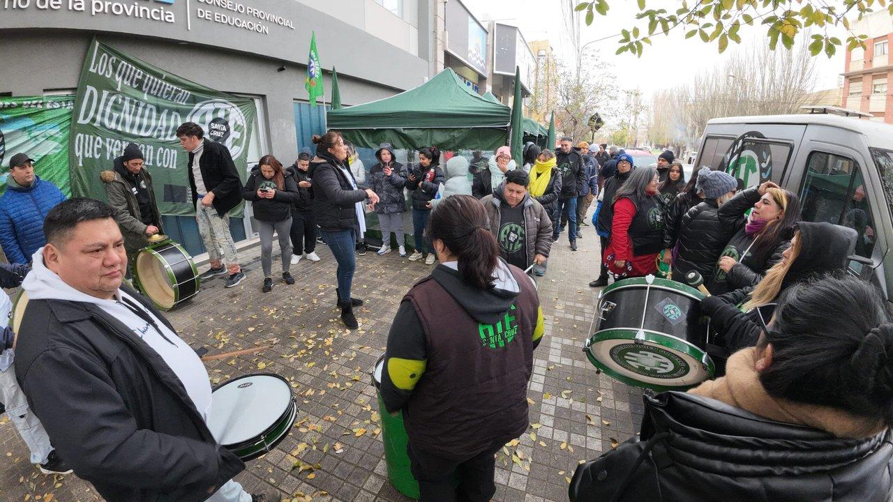 ldquoiquestProbaron lo que es laburar en el privadordquo- la respuesta de un gobernador a los estatales en plena paritaria