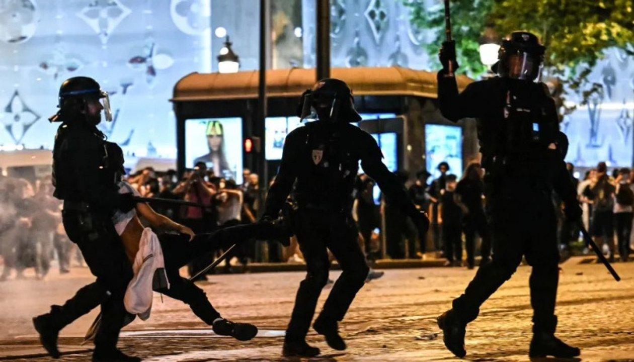 Los festejos por el tiacutetulo del PSG dejaron dos muertos y cientos de heridos y detenidos en Francia