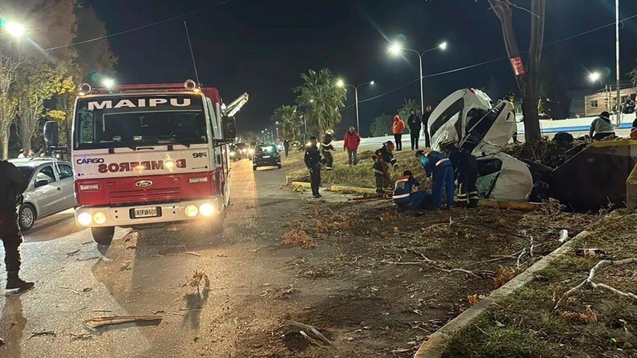 Conmocioacuten en Mendoza- dos muertos y tres heridos graves en un accidente vial en Maipuacute