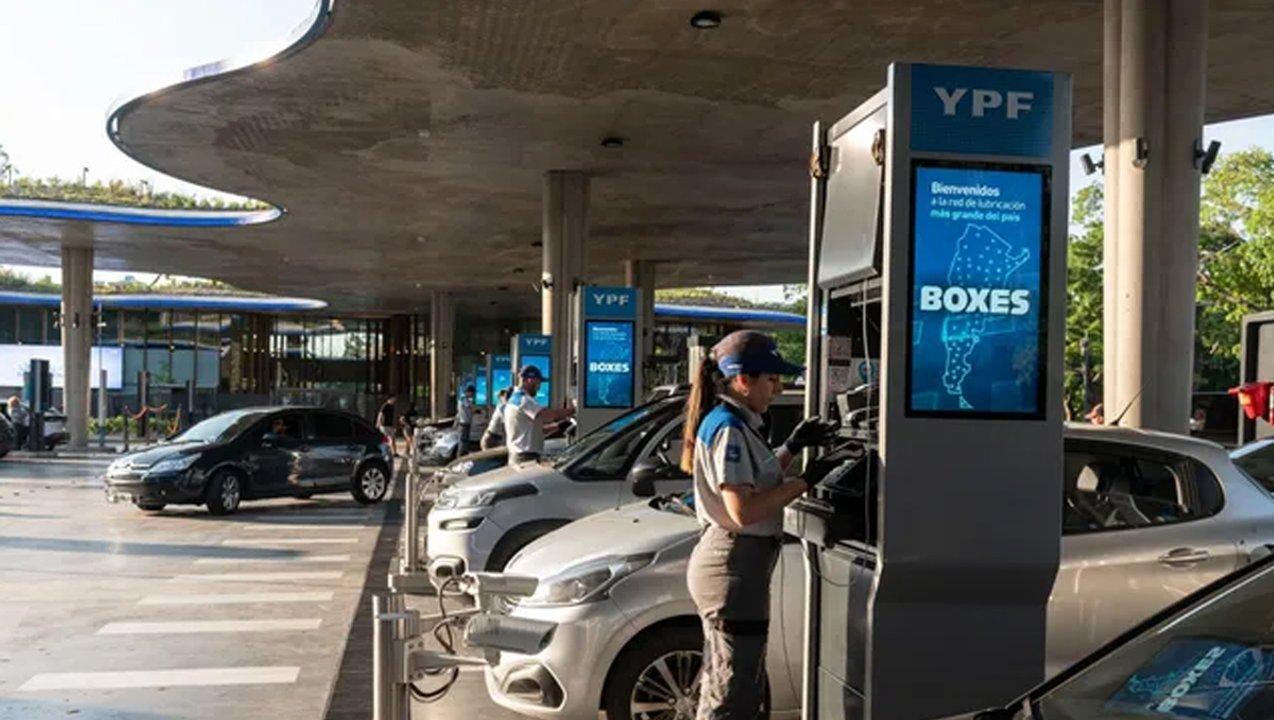 Combustibles maacutes caros- a cuaacutento subioacute la nafta y el gasoil este domingo