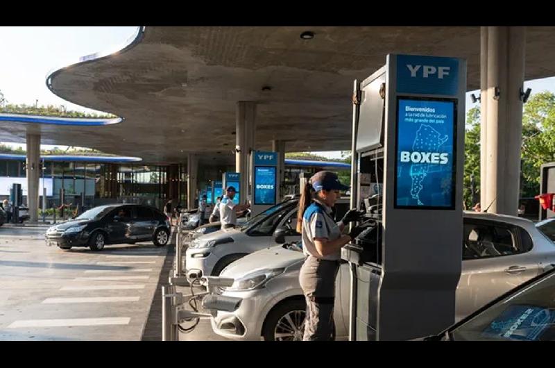 Combustibles maacutes caros- a cuaacutento subioacute la nafta y el gasoil este domingo