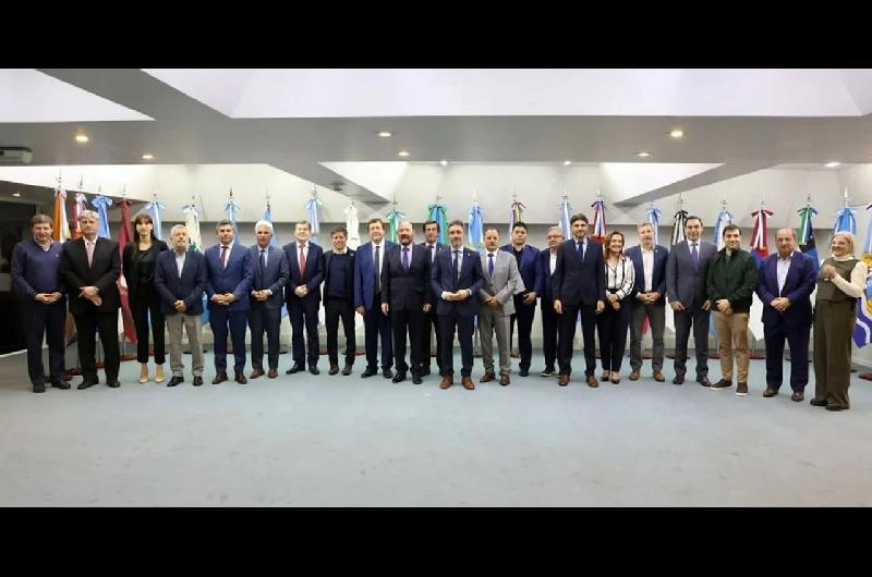 Gobernadores se reuniraacuten en el CFI preocupados por el derrumbe de la coparticipacioacuten federal