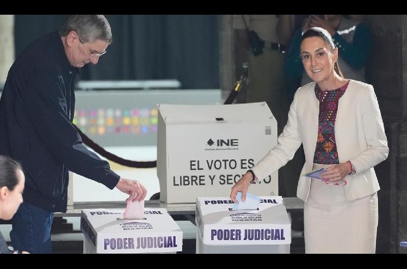Meacutexico vive jornada electoral ineacutedita- elige por primera vez a sus jueces por voto popular