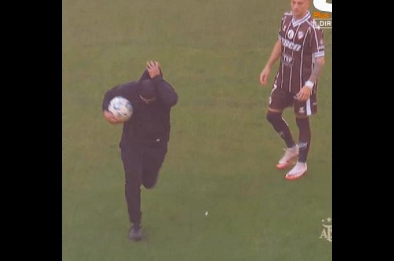 iquestSe robaron la pelota El curioso momento que se vivioacute en la previa de la final del Torneo Apertura 2025