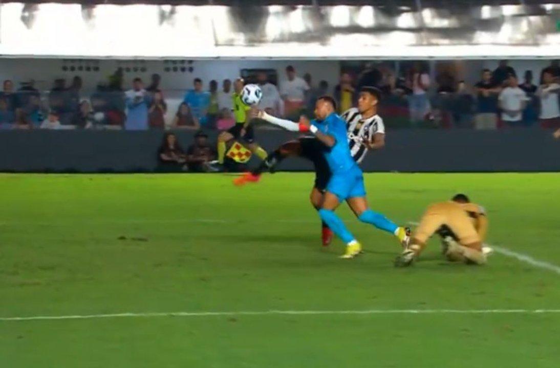 Neymar quiso hacer la mano de Dios pero terminoacute expulsado y con el Santos en zona de descenso