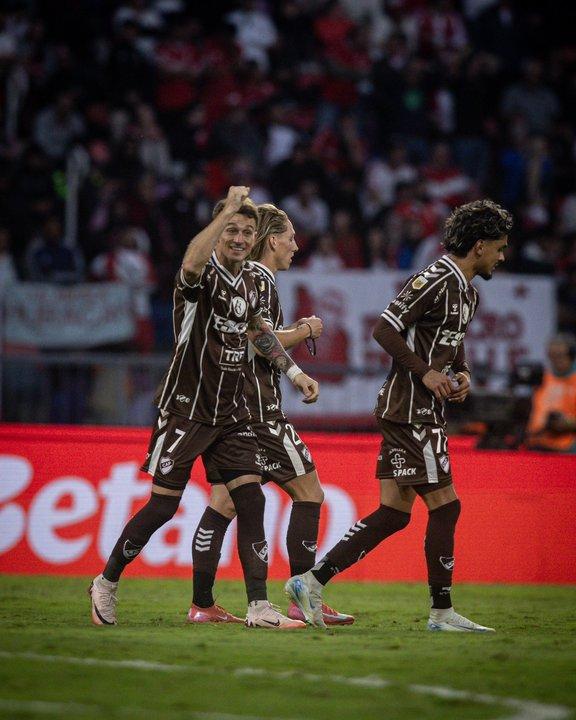 Guido Mainero el delantero que no podiacutea asentarse en el fuacutetbol argentino y le dio la gloria a Platense