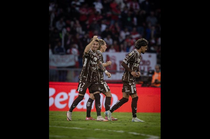 Guido Mainero el delantero que no podiacutea asentarse en el fuacutetbol argentino y le dio la gloria a Platense