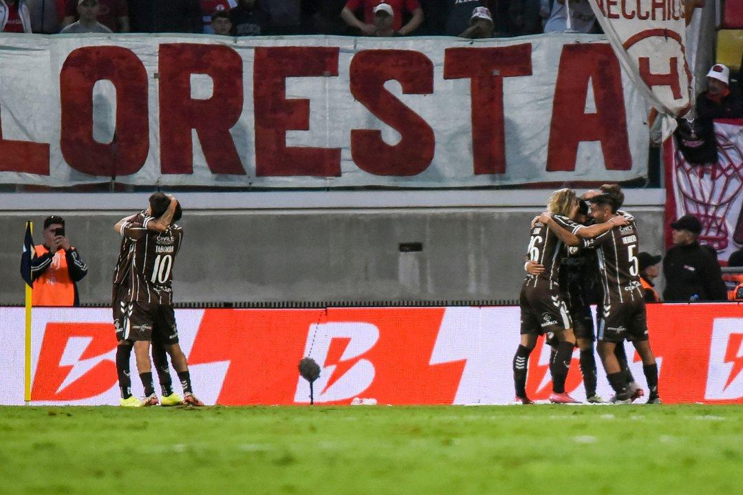 Platense el ldquoCalamarrdquo que hundioacute a los candidatos y gritoacute campeoacuten en el Torneo Apertura