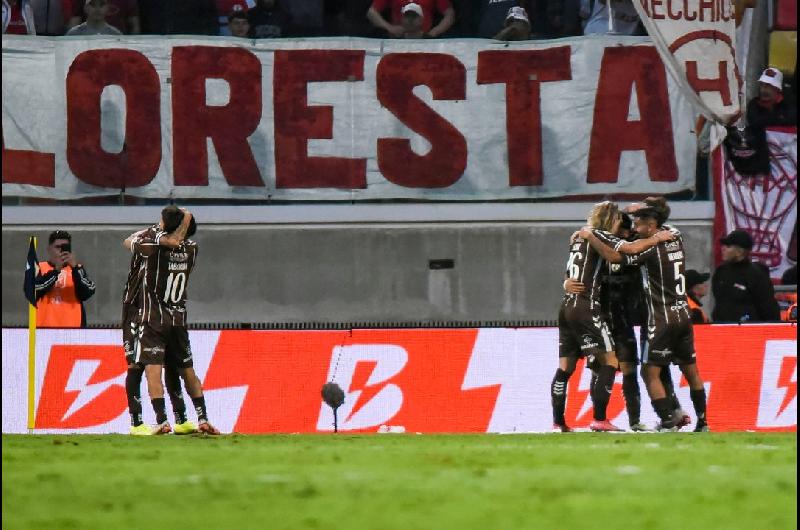 Platense el ldquoCalamarrdquo que hundioacute a los candidatos y gritoacute campeoacuten en el Torneo Apertura