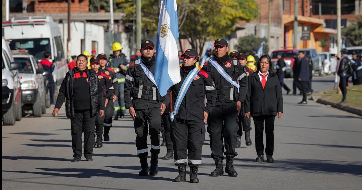 Carlos Sadir abogoacute por una ley del Bombero Voluntario 