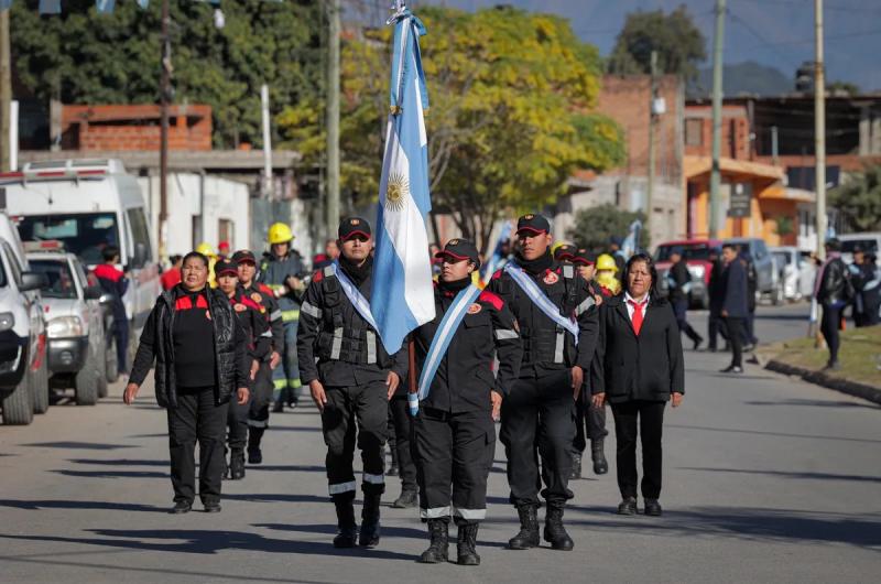 Carlos Sadir abogoacute por una ley del Bombero Voluntario 
