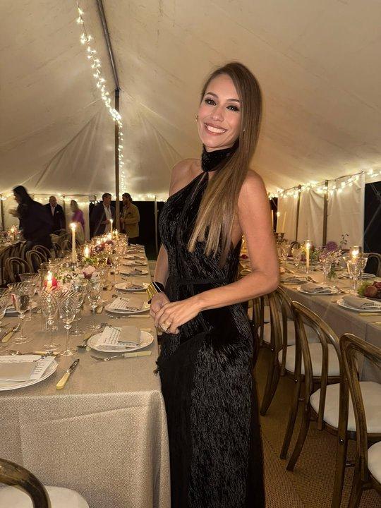 Pampita deslumbroacute con un vestido negro en el cumpleantildeos de Martiacuten Pepa