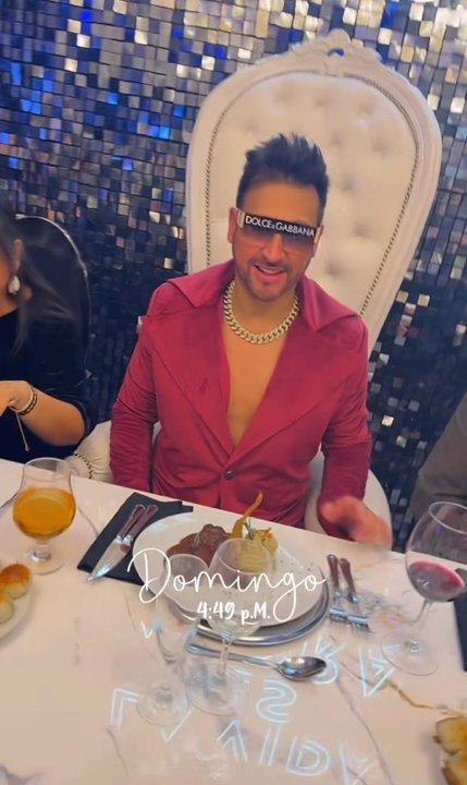 Escaacutendalo por el cumpleantildeos de Pablito Ruiz- les cobroacute a sus invitados 100 doacutelares el cubierto