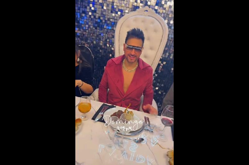 Escaacutendalo por el cumpleantildeos de Pablito Ruiz- les cobroacute a sus invitados 100 doacutelares el cubierto