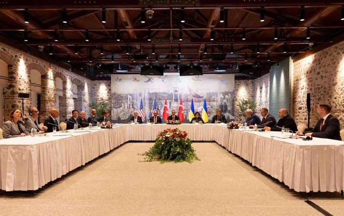 Ucrania y Rusia reanudan conversaciones de paz en Estambul