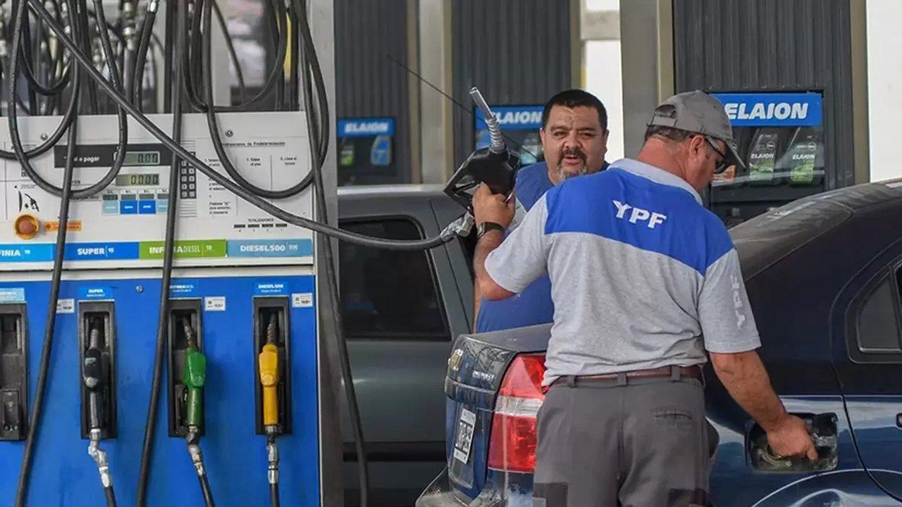 Planificar las cargas de nafta mensuales hariacutea ahorrar entre 40 y 50 mil pesos