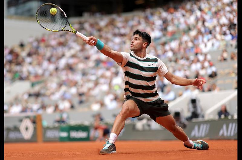 Alcaraz que defiende la corona quiere meterse en las semifinales de Roland Garros