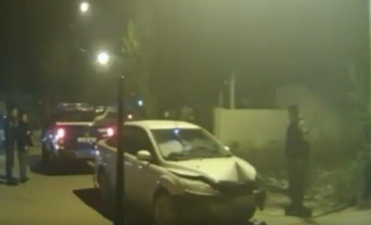 Dos adolescentes fueron detenidos en Coacuterdoba tras evadir un control policial y chocar contra un poste de luz