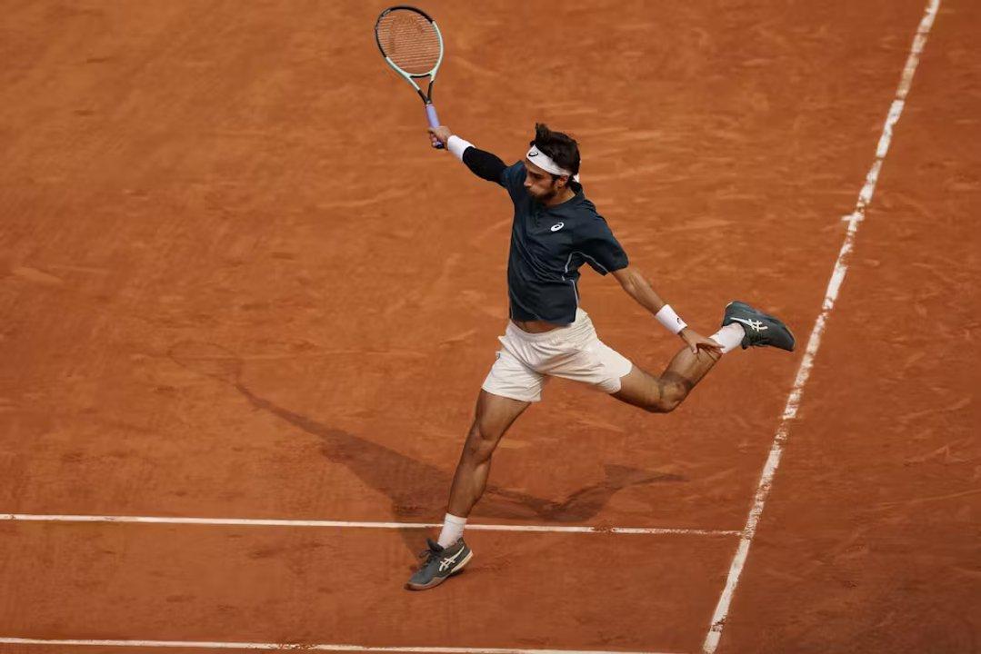 Poleacutemica en el Roland Garros- Musetti golpeoacute a una jueza de liacutenea y solo fue advertido por el aacuterbitro