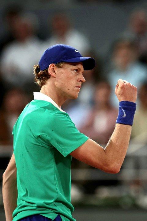 Jannik Sinner y Novak Djokovic jugaraacuten mantildeana buscando un lugar en las semifinales de Roland Garros
