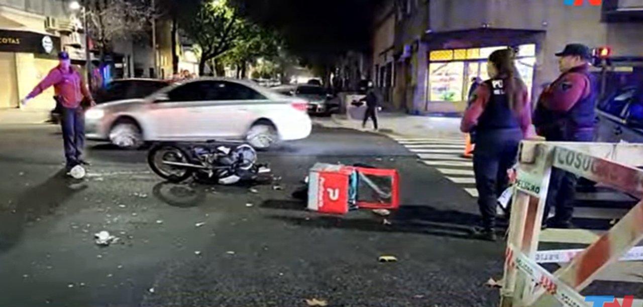 Un motociclista chocoacute contra un colectivo y murioacute en Boedo