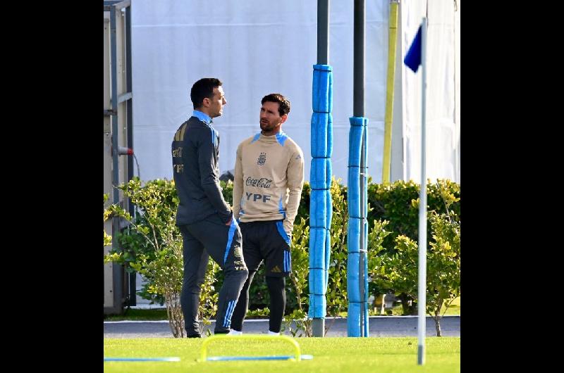 La Seleccioacuten argentina visita a Chile en el partido que marcaraacute el regreso de Lionel Messi