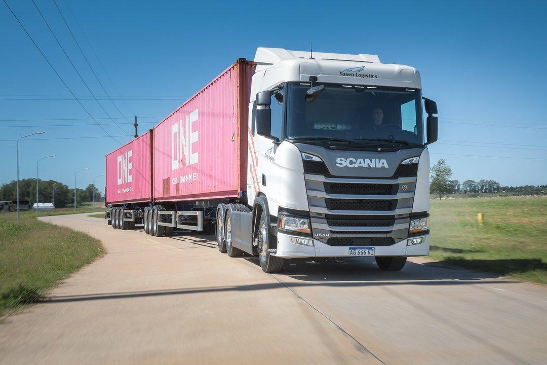 Los costos de mover un camioacuten por el paiacutes desaceleraron su alza en mayo por la baja del combustible
