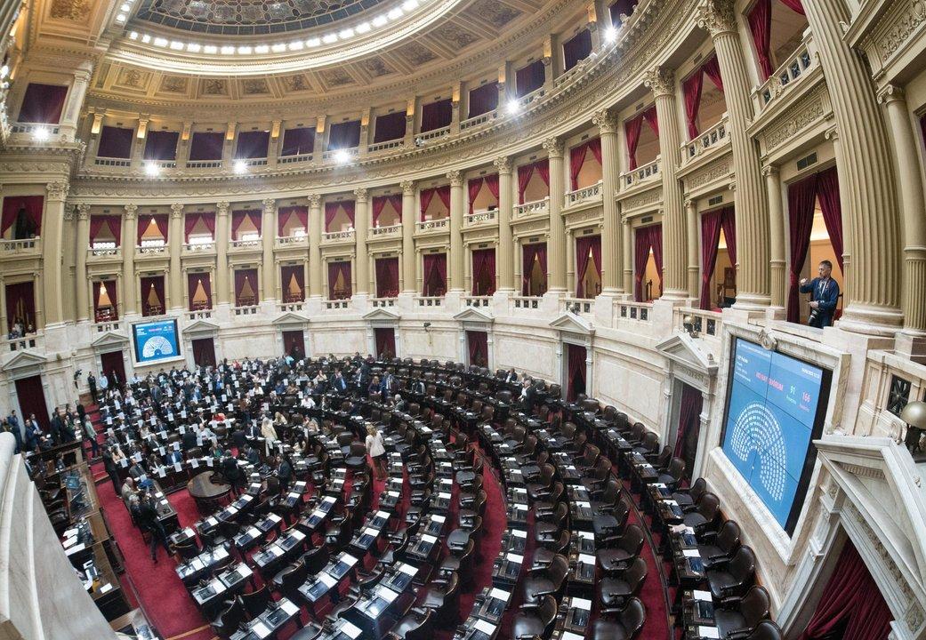 La oposicioacuten logroacute quoacuterum y comenzoacute la sesioacuten especial en Diputados