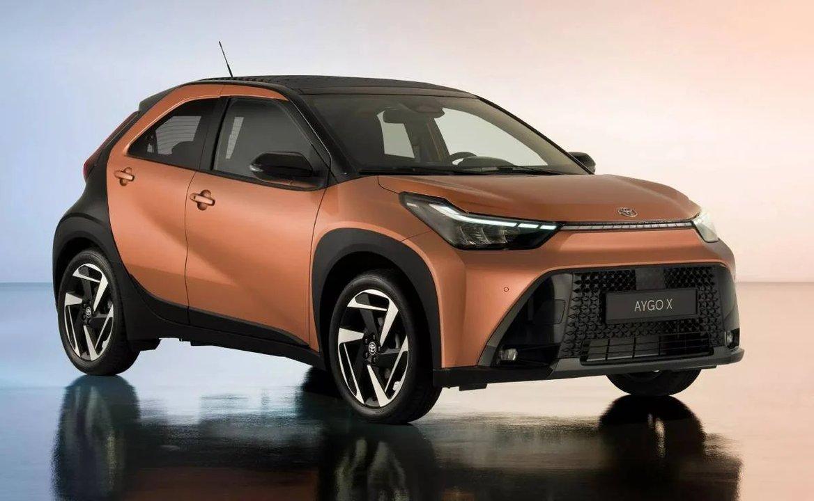 No es el Yaris ni el Etios- asiacute es el Toyota maacutes barato que ahora viene hiacutebrido y con versioacuten deportiva