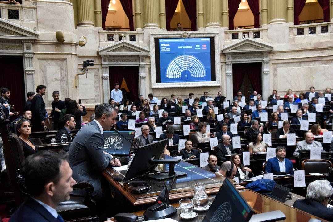 La oposicioacuten quiso destrabar la presidencia de la comisioacuten Libra pero Menem le puso un freno y quedoacute pendiente