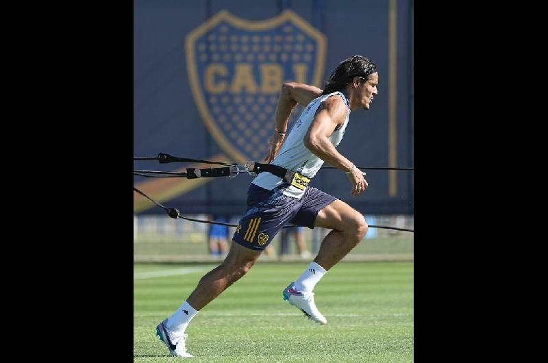 La carrera contra el tiempo de Cavani- Boca suentildea con tenerlo al menos en el banco ante Benfica