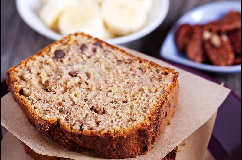 Coacutemo hacer un budiacuten sabroso y esponjoso para disfrutar en minutos sin harinas con banana huevo y avena