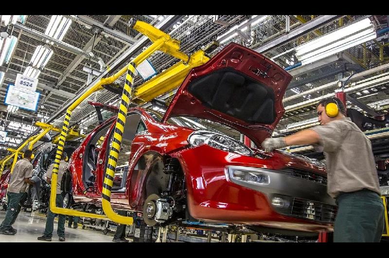 Fuerte repunte de la industria automotriz- la produccioacuten crecioacute 25-en-porciento- en mayo y ya supera las 200 mil unidades