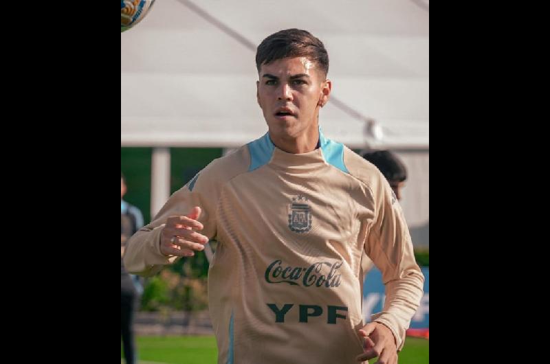 iquestQuieacuten es Enzo Barrenechea el ex Newellrsquos que sorprendioacute en la nueva lista de Lionel Scaloni