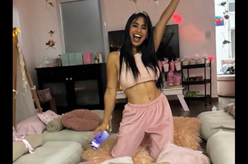 Daniela Celis hizo una pijamada para adultos por su cumpleantildeos