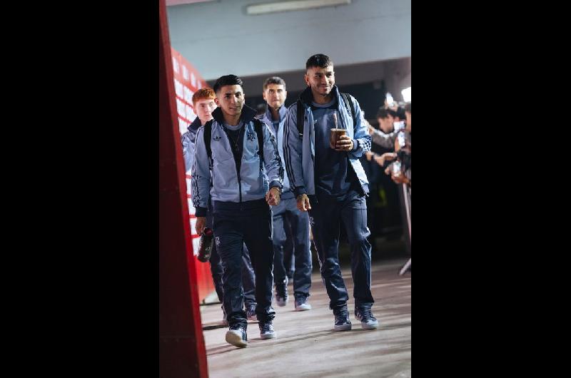 Video- con silbidos asiacute sonoacute el Himno Nacional en la previa del duelo ante Chile
