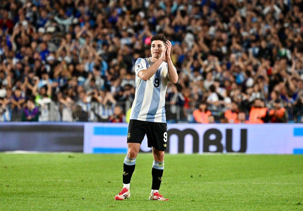 Video- golazo de Juliaacuten Aacutelvarez que puso a la Seleccioacuten argentina en ventaja por 1 a 0 ante Chile