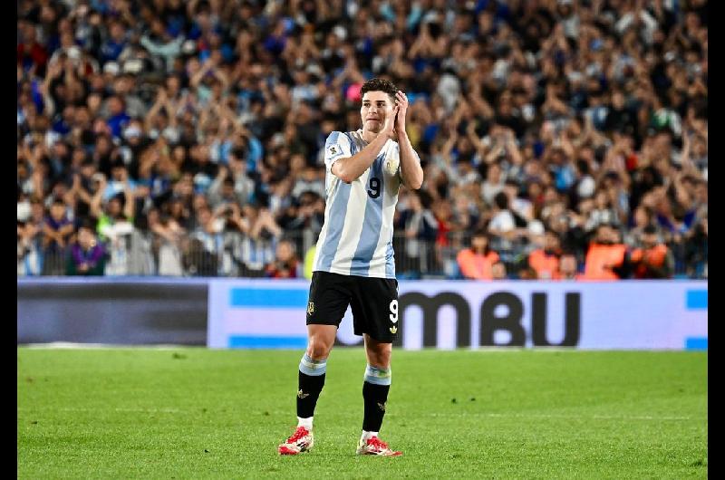 Video- golazo de Juliaacuten Aacutelvarez que puso a la Seleccioacuten argentina en ventaja por 1 a 0 ante Chile