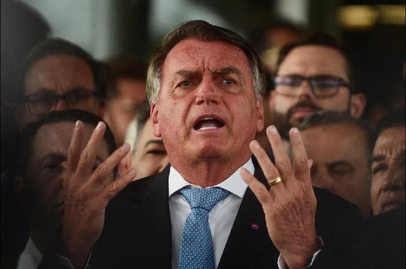 Bolsonaro declaroacute ante la Policiacutea y negoacute cabildeos de su hijo en Estados Unidos