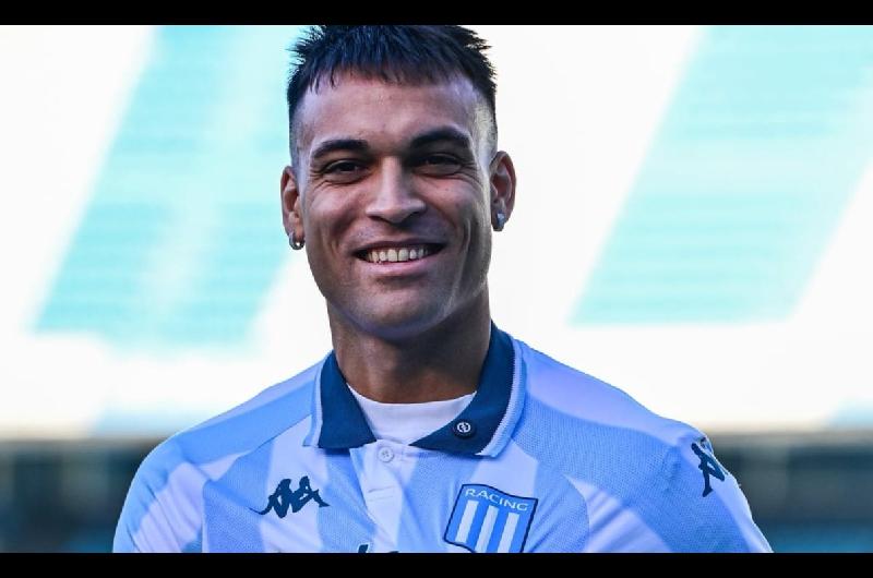 Lautaro Martiacutenez visitoacute a los juveniles de Racing- emocioacuten consejos y una leccioacuten de humildad