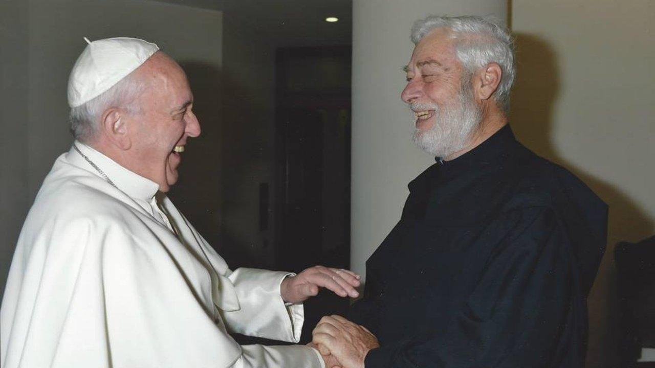 Murioacute a los 83 antildeos Mamerto Menapace el monje benedictino que acercoacute la fe con relatos gauchescos