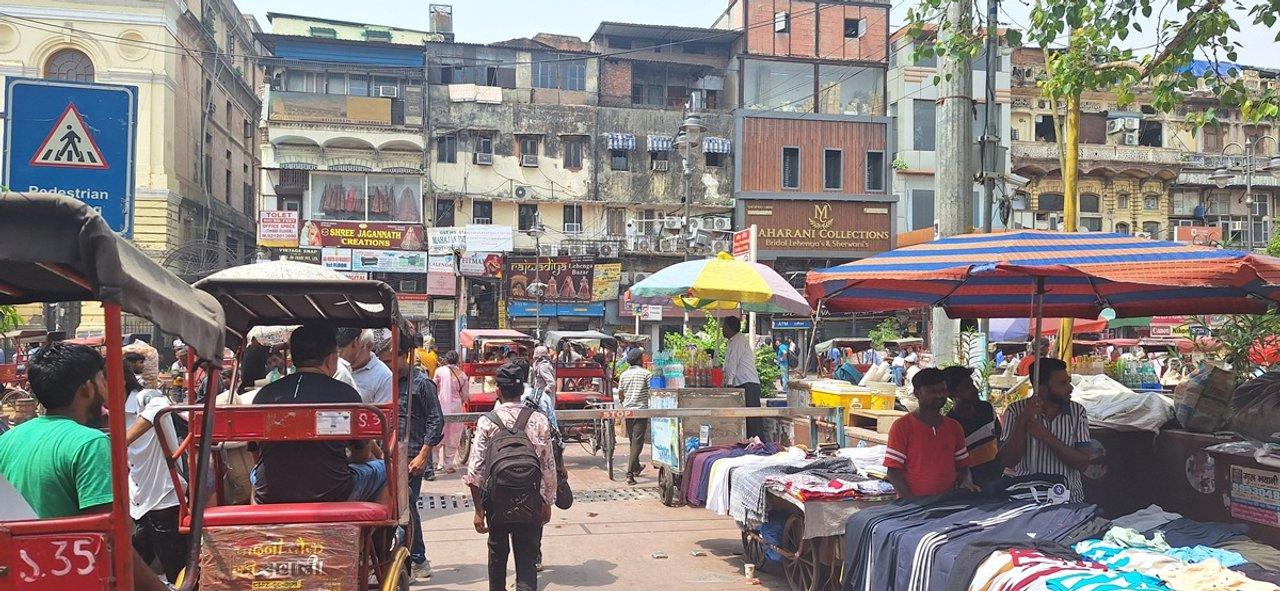Vivir en Nueva Delhi costos beneficios y perjuicios
