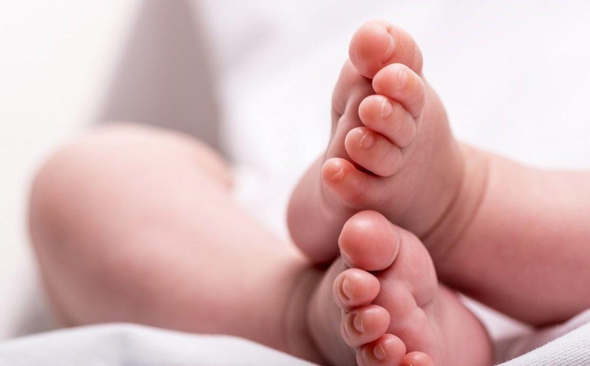 Alarma por la brutal caiacuteda de la natalidad- un gobernador propone pagarles a los joacutevenes por tener hijos